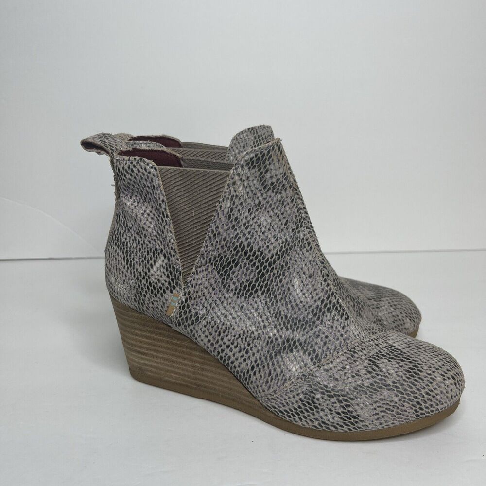 TOMS WEDGE WOMEN'S SIZE 8 SNAKE SKIN PRINT PULL ON ANKLE BOOTS